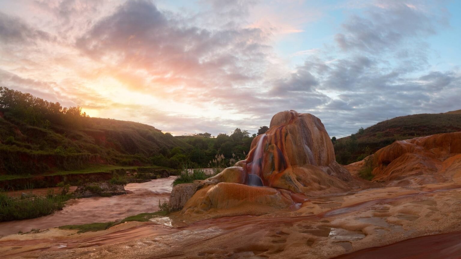 Geyser d'Analavory - Destination Hautes Terres Madagascar