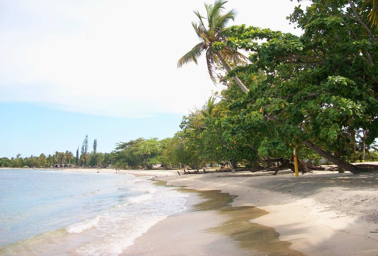 Plage Mahambo - Voyage Est Madagascar Plage Mahambo - Voyage Est Madagascar